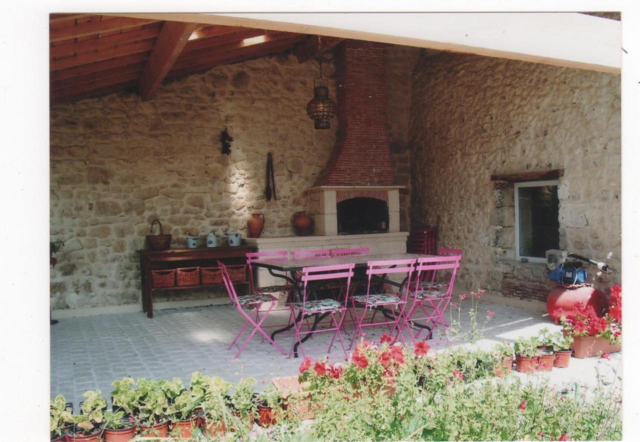clos des hirondelles Jau-Dignac-et-Loirac Exterior foto
